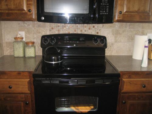 HP Tile & Design - Kitchens