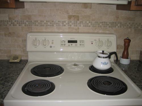 HP Tile & Design - Kitchens
