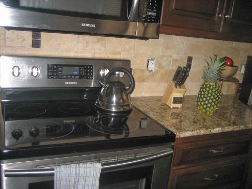 HP Tile & Design - Kitchens